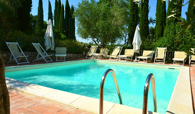 sistemazione per vacanze in toscana con piscina vicino siena