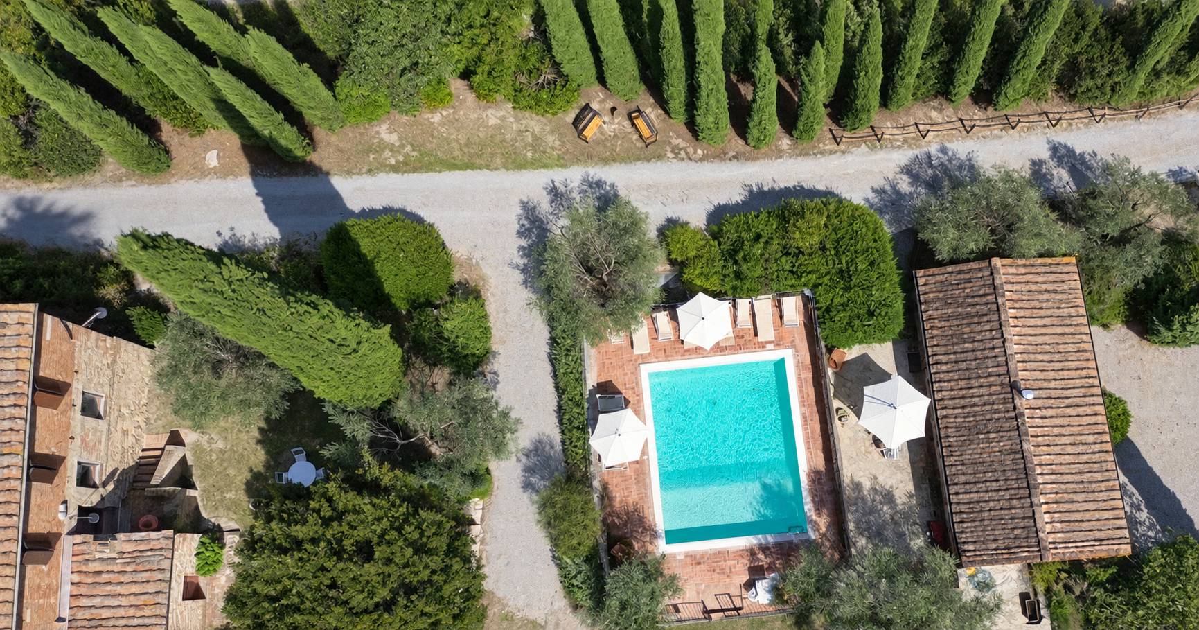 poggio-il-poderuccio-piscina-veduta-verticale-01