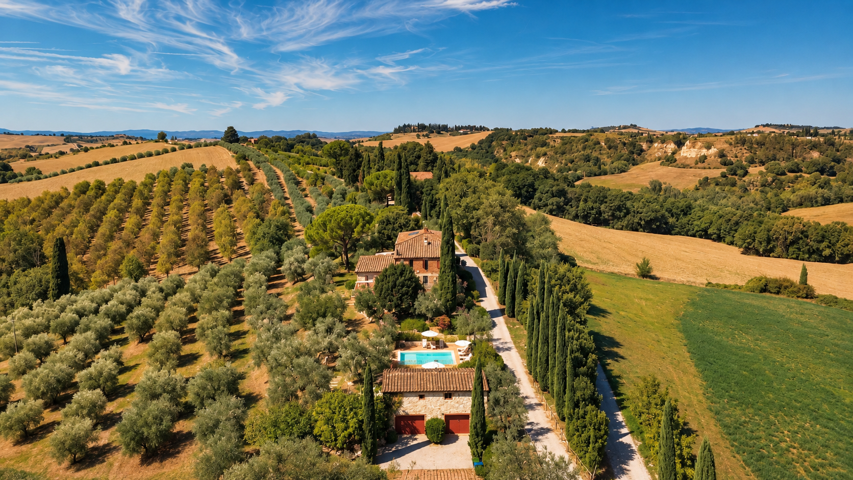 poggio-il-poderuccio-veduta-aerea-piscina-viale-01